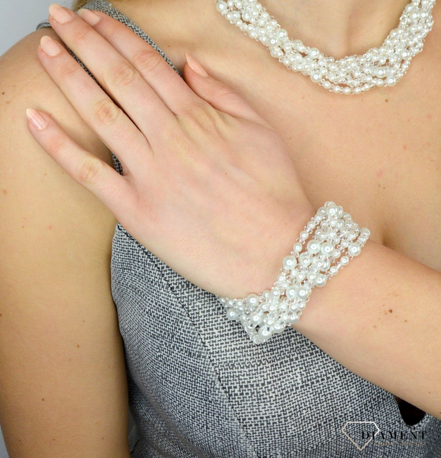 Bransoleta z kamieniami Swarovskiego i perłami syntetycznymi BR 624  Bransoleta Swarovski element w kolorze jasnego brązu, wykonana ze srebra próby 925 oraz ekskluzywnych kryształów Swarovski® cryst (3).JPG